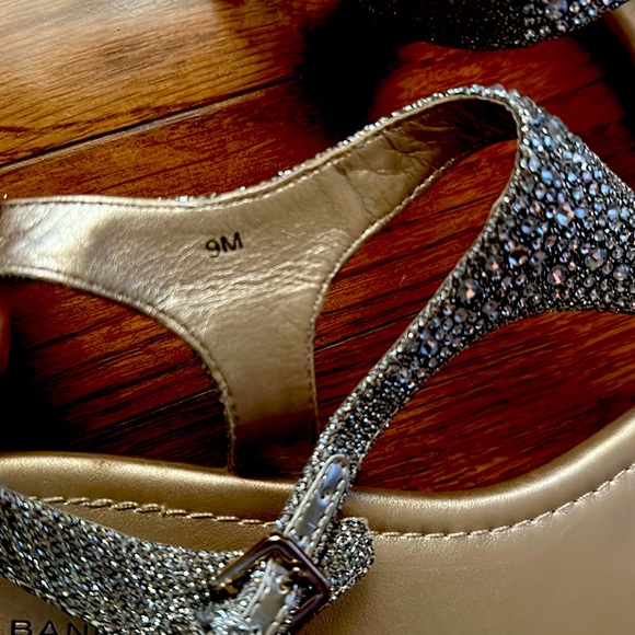 Size 9 Bandolino sandals - Picture 5 of 5